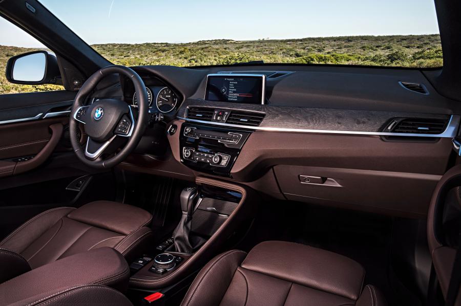 Торпедо BMW X1 xDrive20d xLine (F48) 2015 года  (WW) (фото 50 из 59)